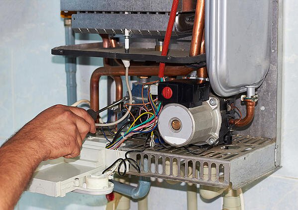 01_A_plumber_repairing_an_open_gas_boiler